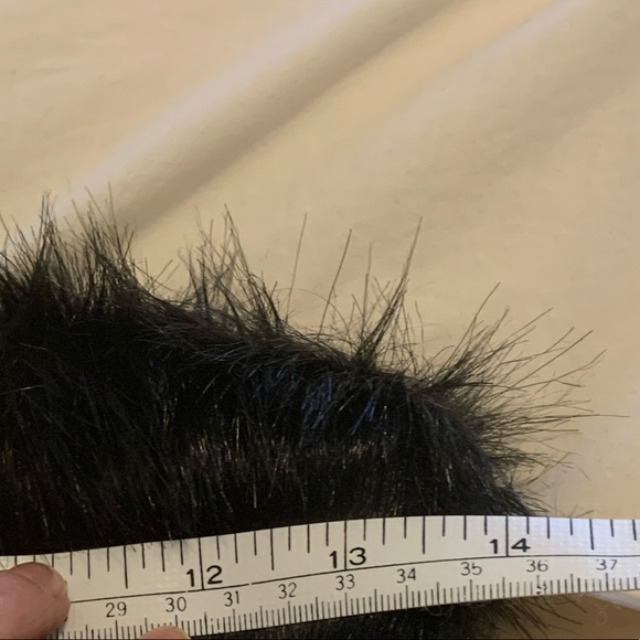 BLACK FAUX FUR VEST - Picture 6 of 8